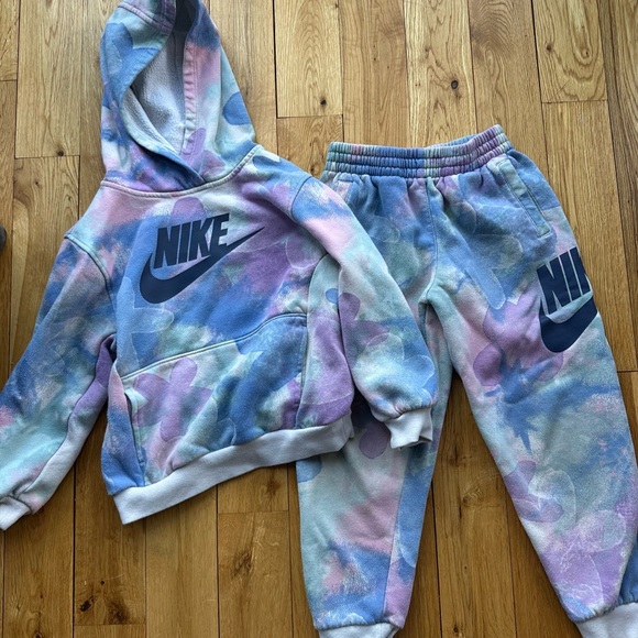 NIKE KIDS TIE-DYE EFFECT HOODIE AND JOGGERS SET - Size 6 Girls Sweatsuit - VGUC - Picture 9 of 16